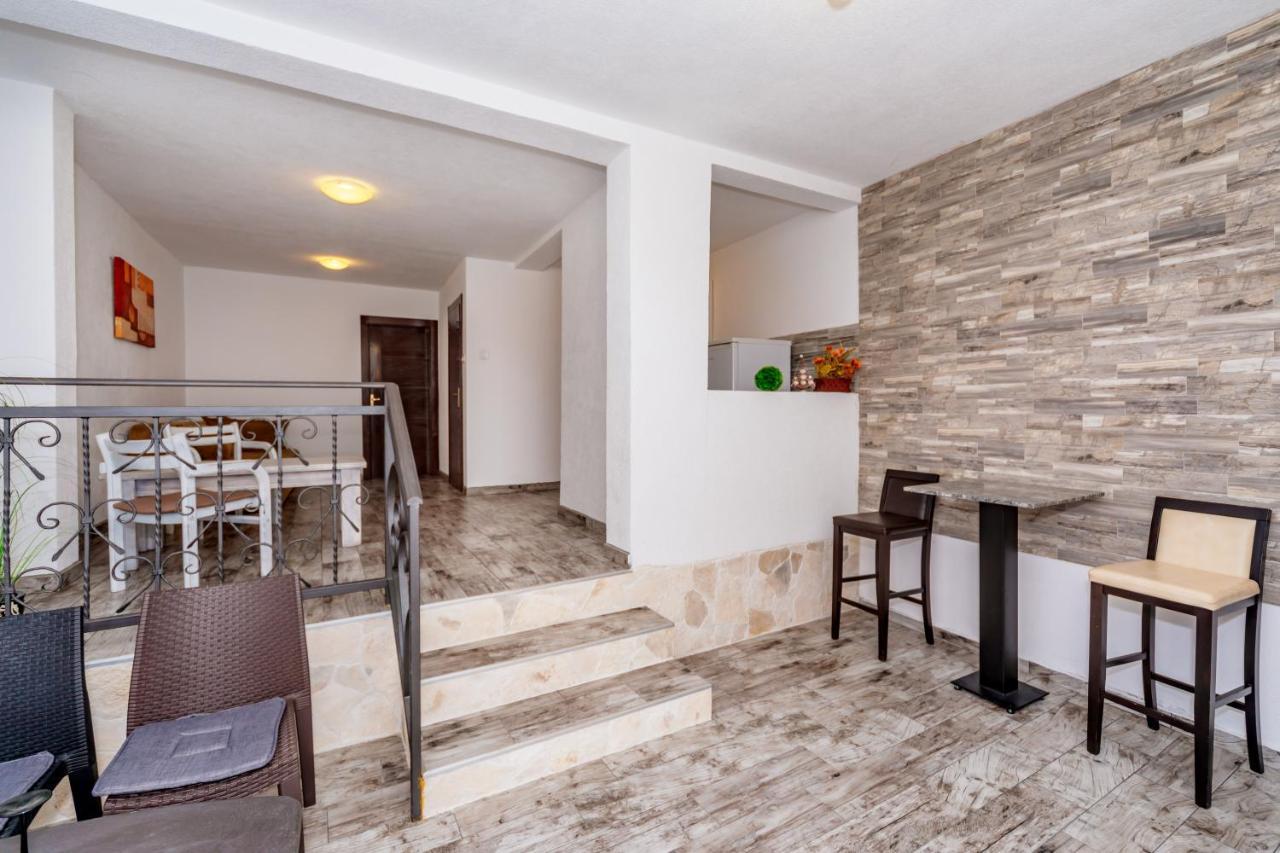 Apartmani Lira Sutomore Buitenkant foto