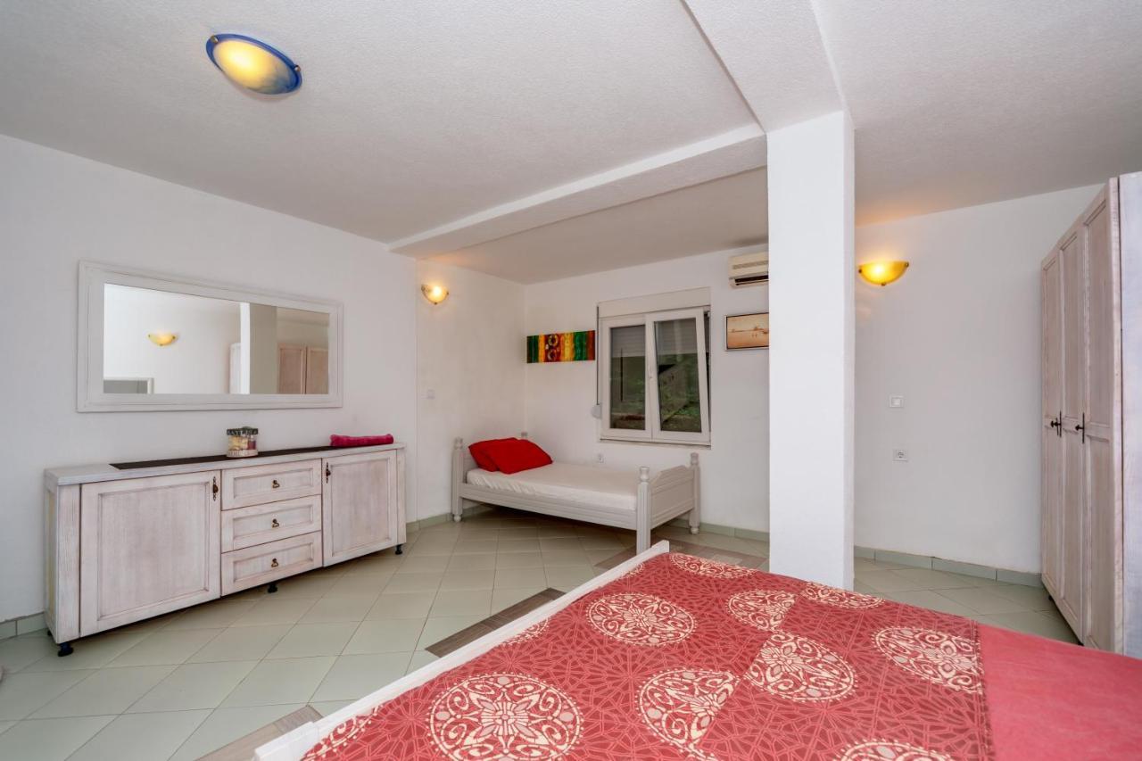 Apartmani Lira Sutomore Buitenkant foto