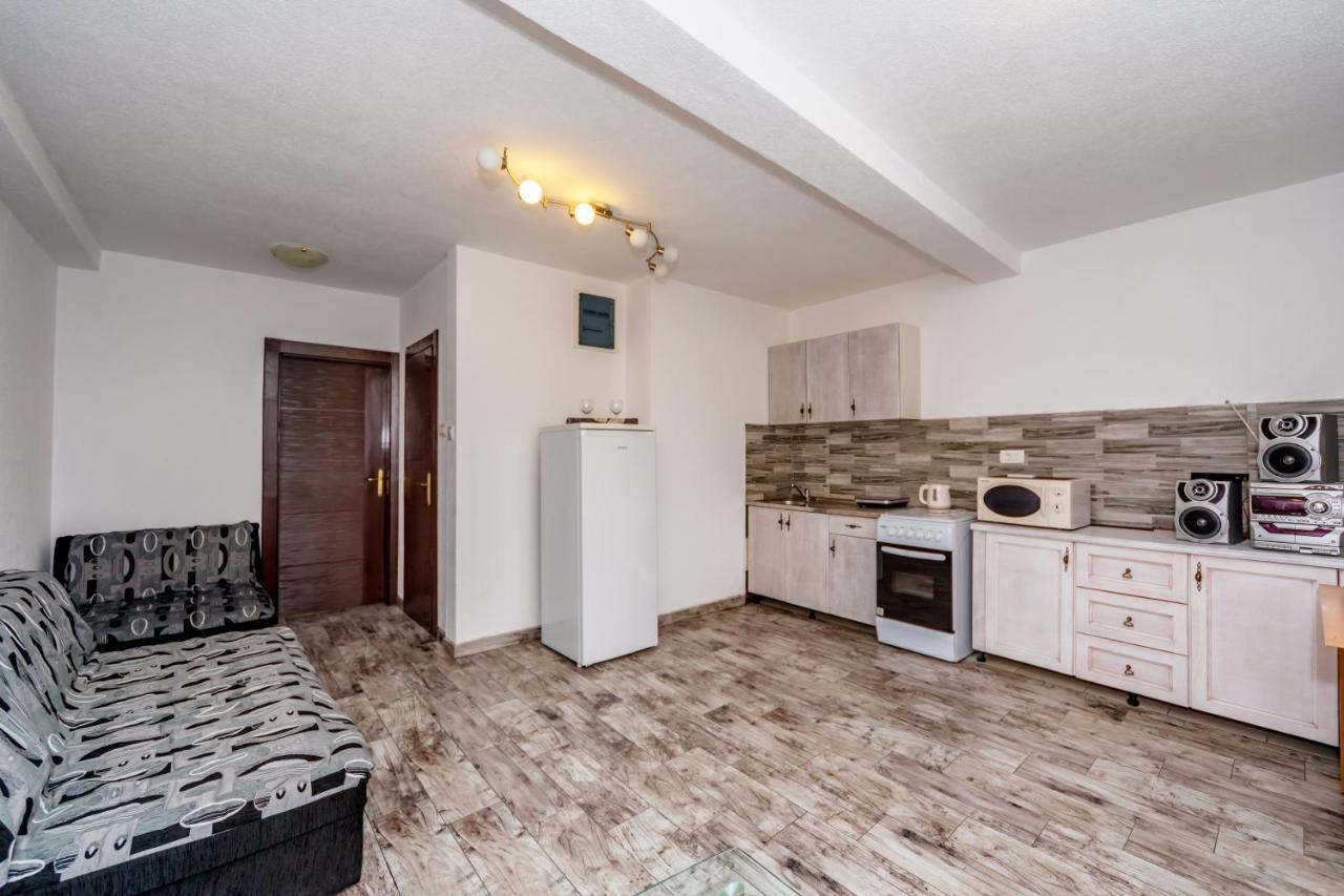 Apartmani Lira Sutomore Buitenkant foto