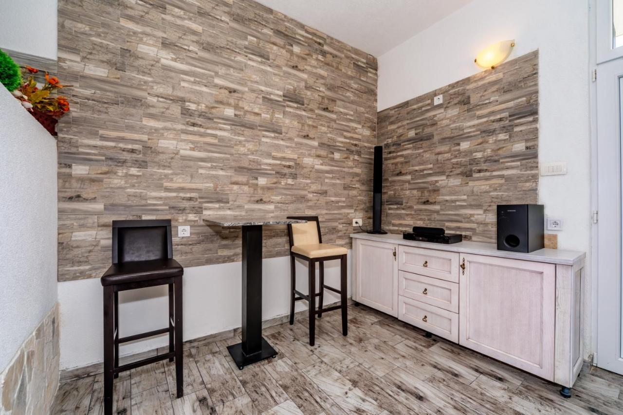 Apartmani Lira Sutomore Buitenkant foto