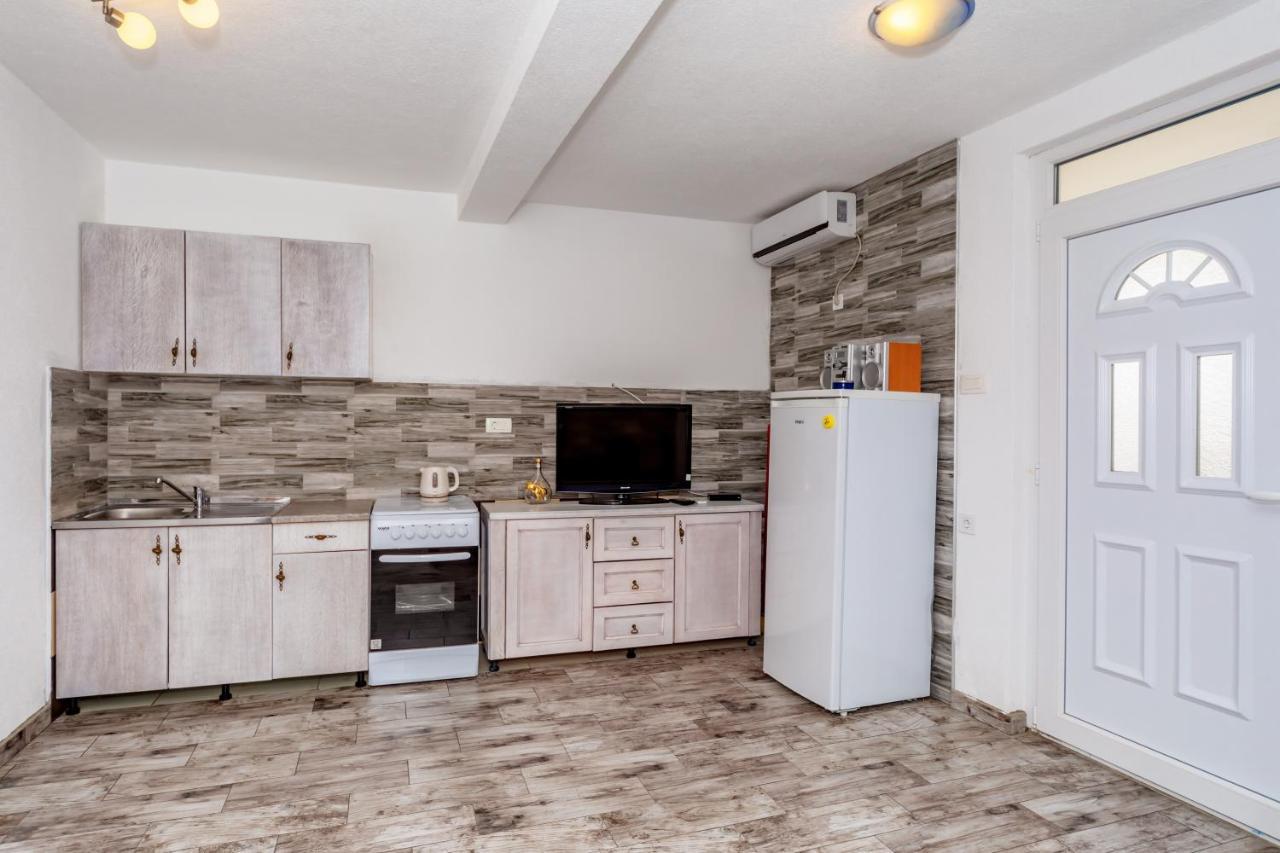 Apartmani Lira Sutomore Buitenkant foto