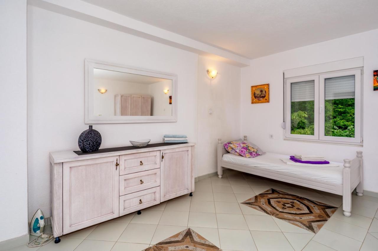 Apartmani Lira Sutomore Buitenkant foto