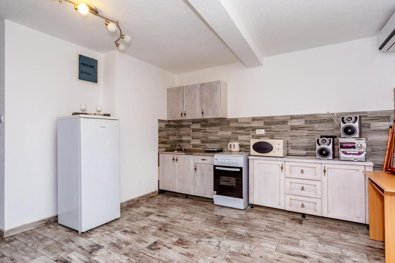 Apartmani Lira Sutomore Buitenkant foto