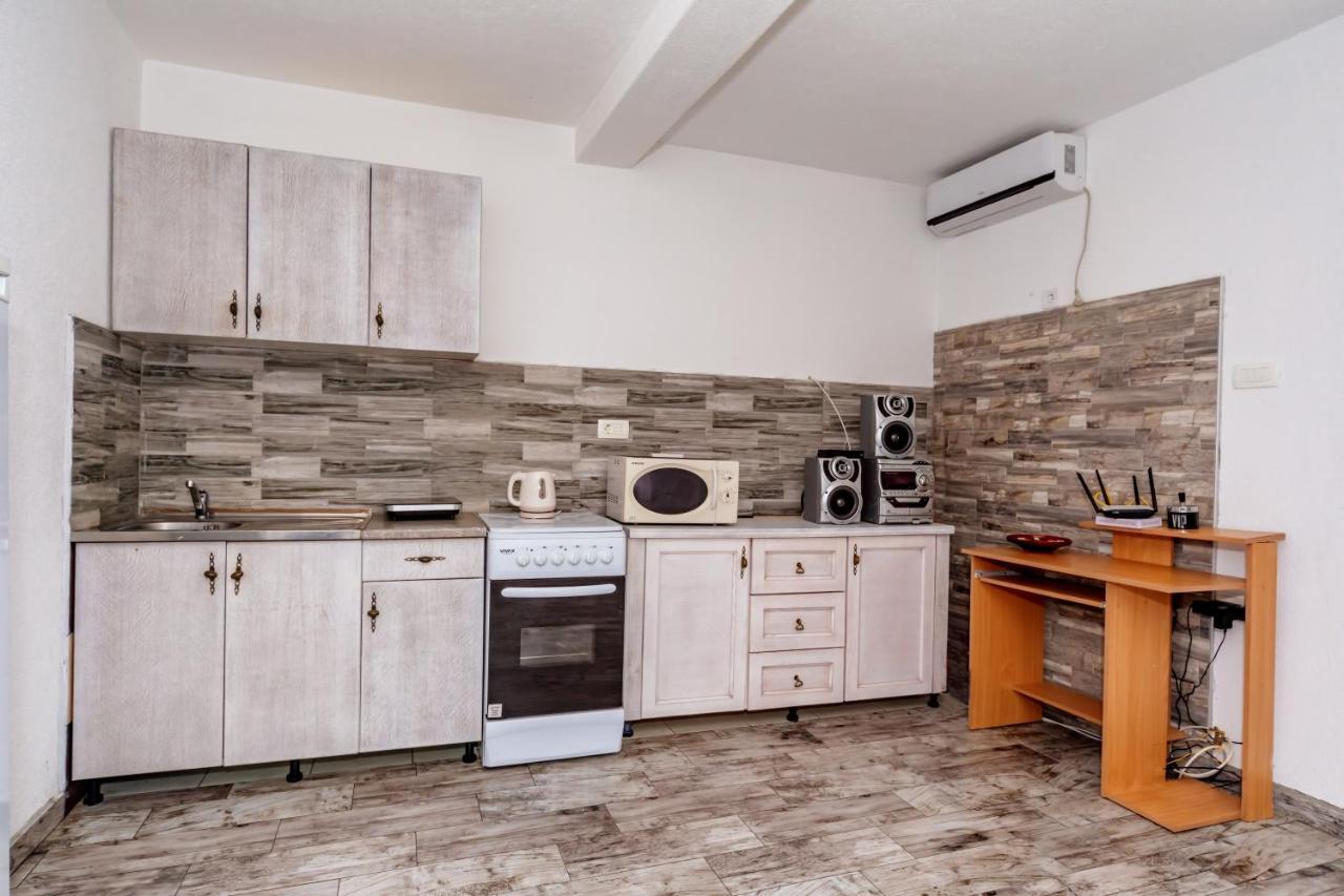 Apartmani Lira Sutomore Buitenkant foto