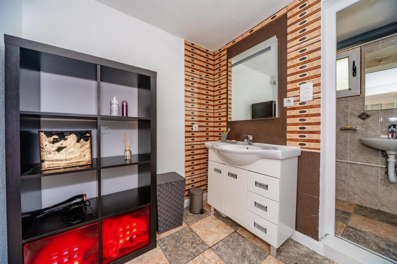 Apartmani Lira Sutomore Buitenkant foto