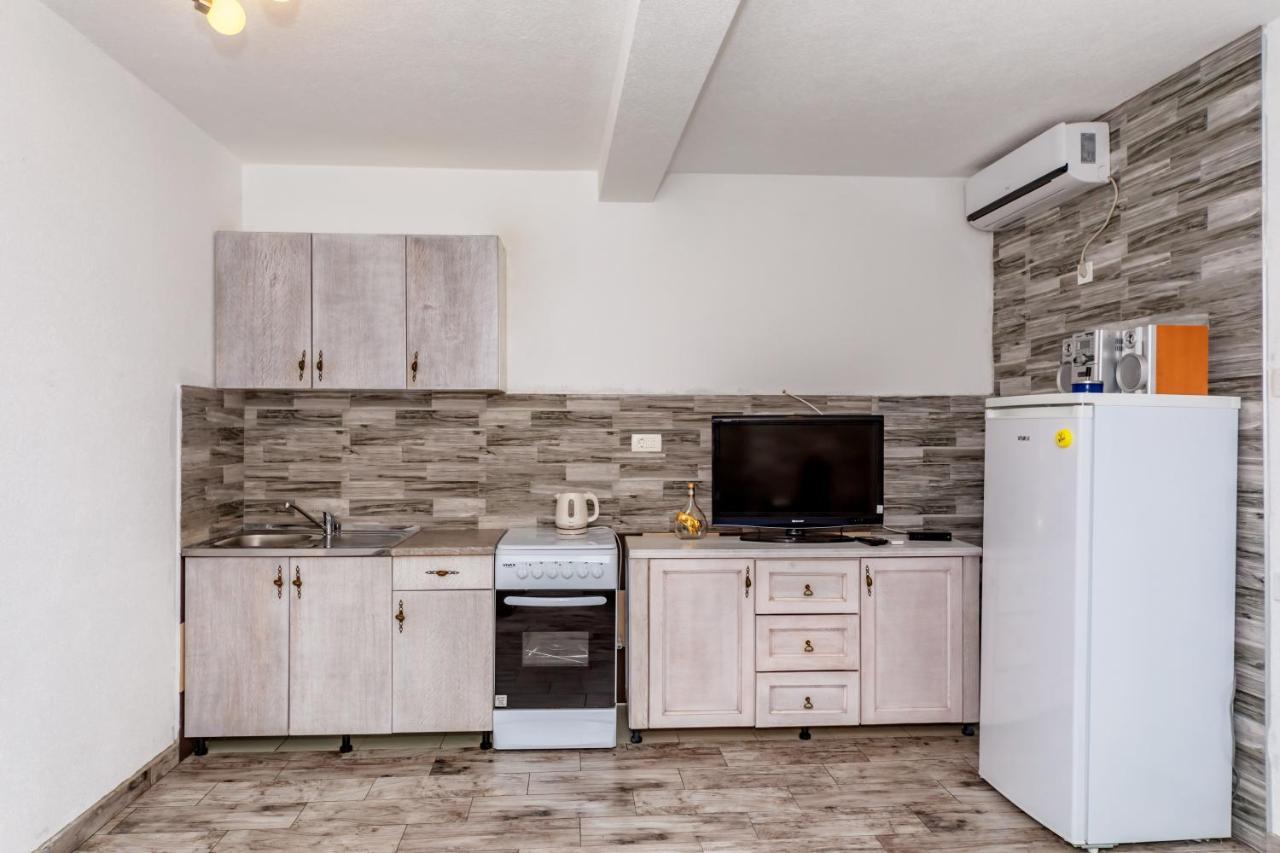Apartmani Lira Sutomore Buitenkant foto