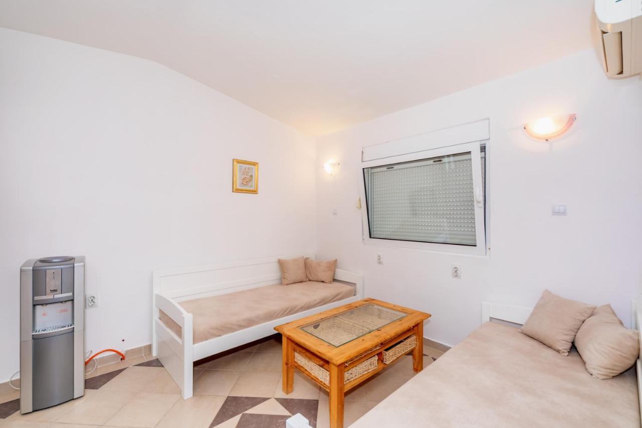 Apartmani Lira Sutomore Buitenkant foto