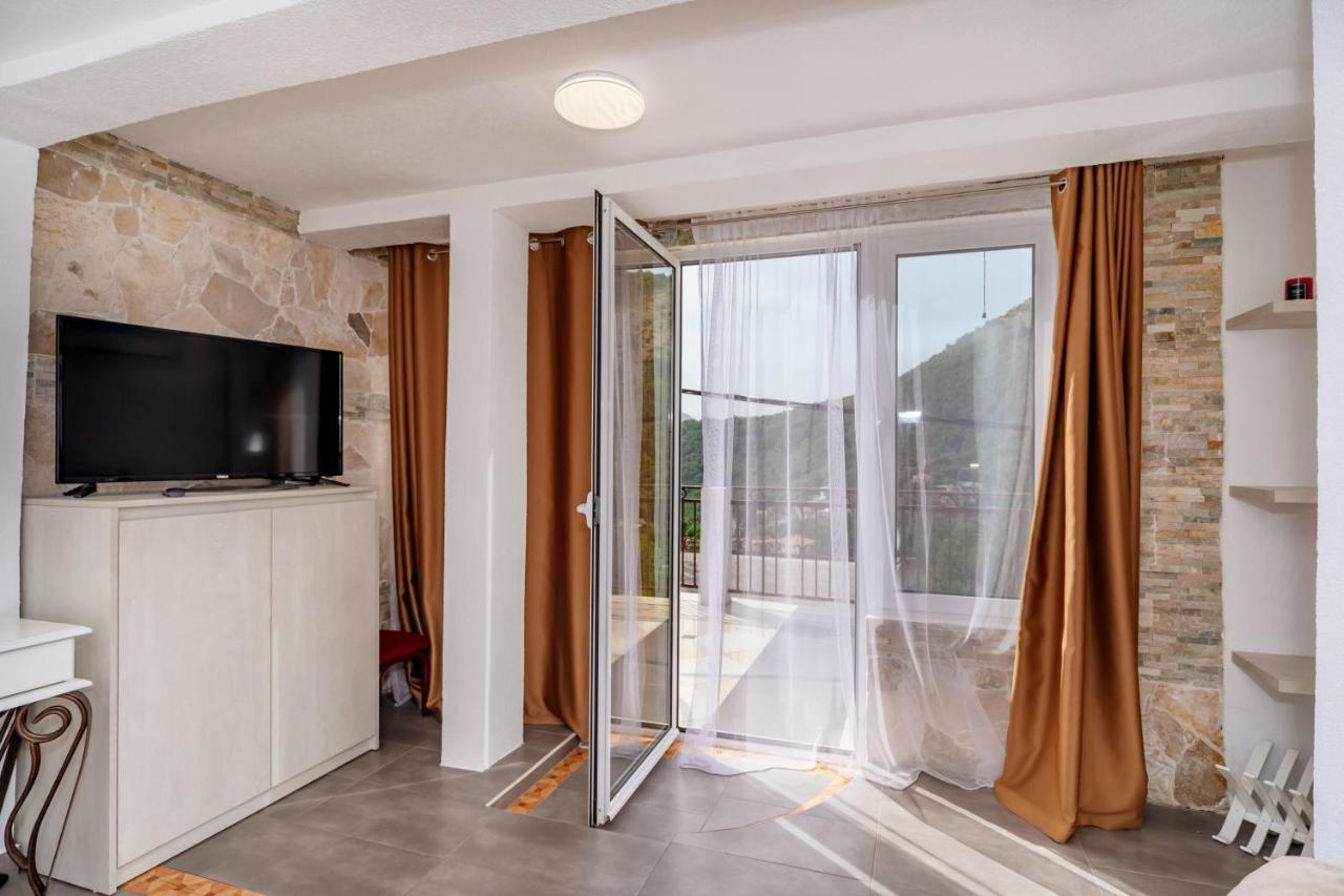 Apartmani Lira Sutomore Buitenkant foto