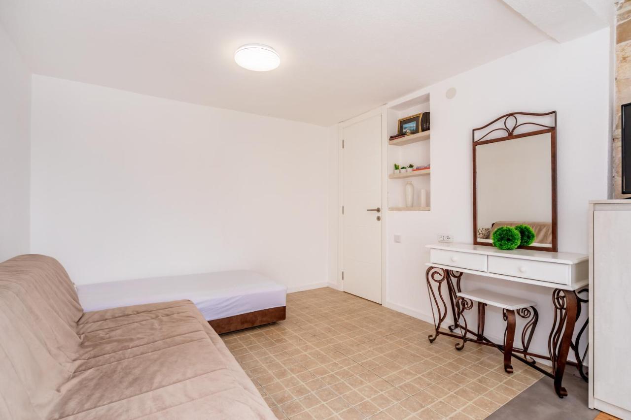 Apartmani Lira Sutomore Buitenkant foto