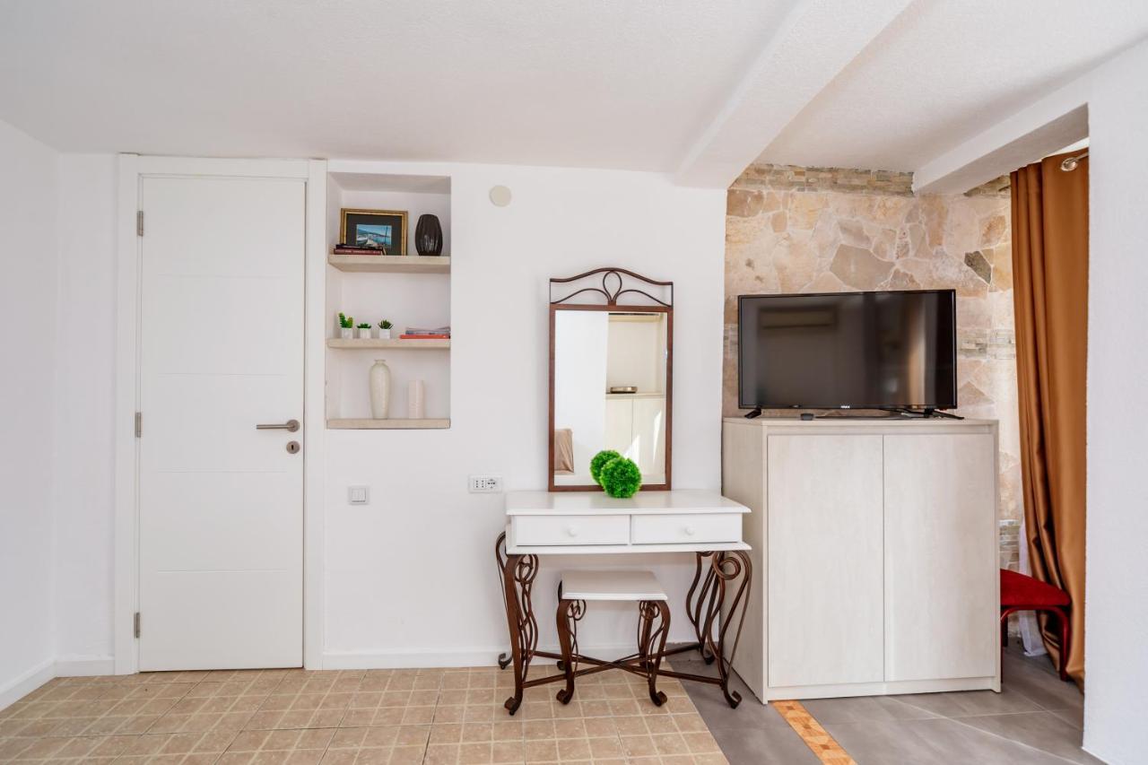 Apartmani Lira Sutomore Buitenkant foto