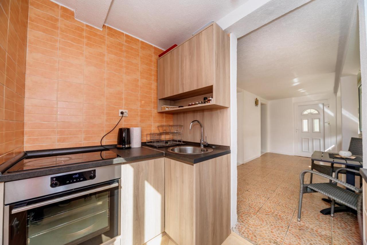 Apartmani Lira Sutomore Buitenkant foto