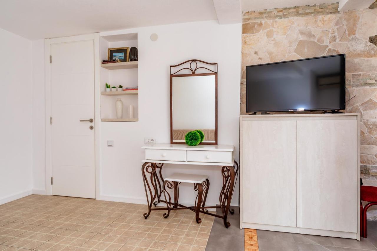 Apartmani Lira Sutomore Buitenkant foto