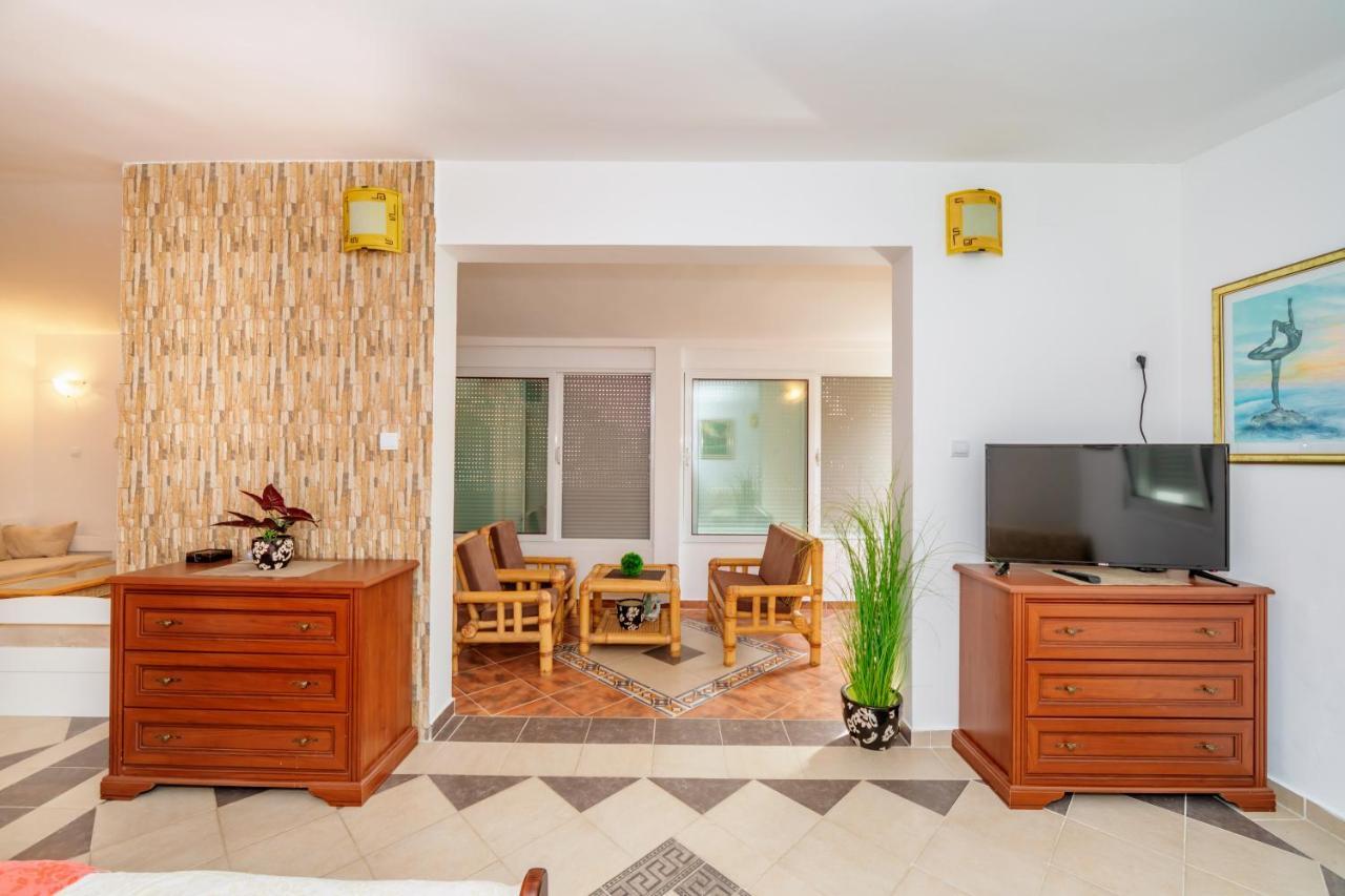 Apartmani Lira Sutomore Buitenkant foto