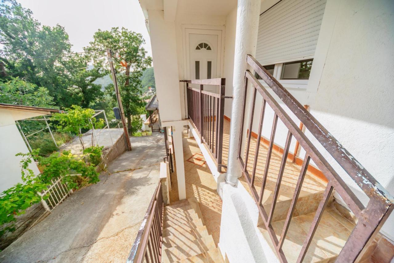 Apartmani Lira Sutomore Buitenkant foto