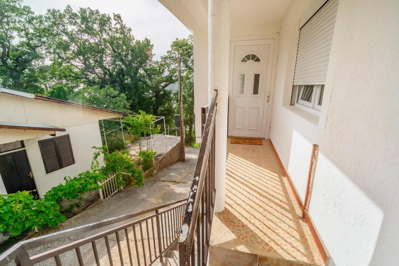 Apartmani Lira Sutomore Buitenkant foto